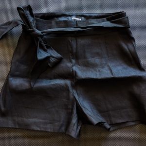 Express high rise linen shorts (black)